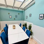 Spacious New Near Promenade Up To 6 With Ac 아파트 *