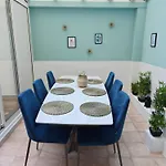 Spacious New Near Promenade Up To 6 With Ac 아파트