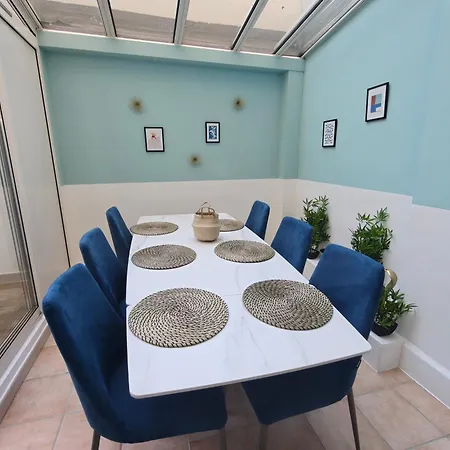 Spacious New Near Promenade Up To 6 With Ac شقة